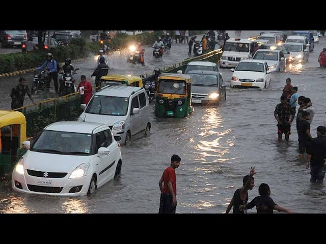 Ahmedabad में बारिश ने मचाई तबाही, हिमाचल में बादल फटने से हालात बेकाबू