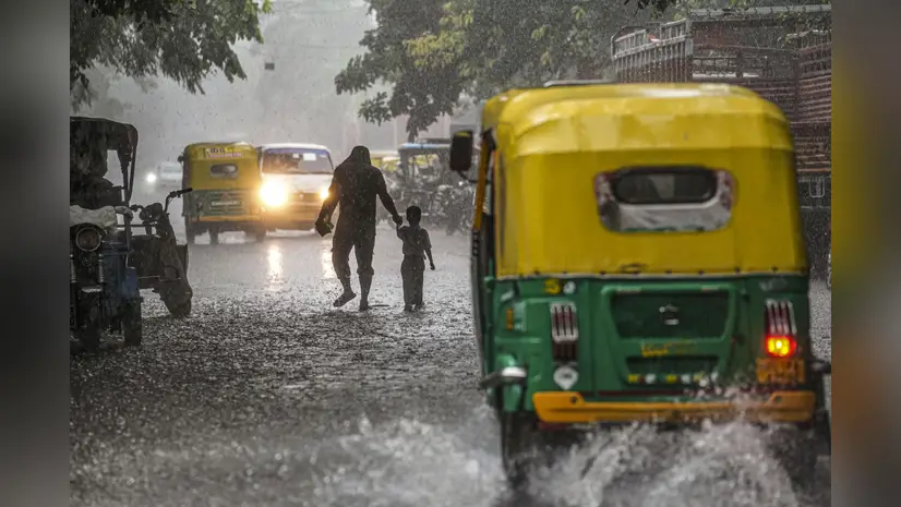 Delhi-NCR में बारिश का कहर: सड़कों पर तैरती गाड़ियां, नागपुर-रुद्रप्रयाग में भी बर्बादी का मंजर
