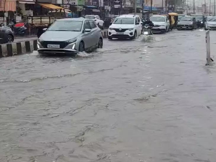 Bhopal Heavy Rain, भोपाल जलभराव, Bhopal School Holiday, Bhopal Dam Water Level, बड़ा तालाब पानी लेवल, भोपाल मौसम अपडेट, कोलार रोड बारिश, इको ग्रीन पार्क जलभराव