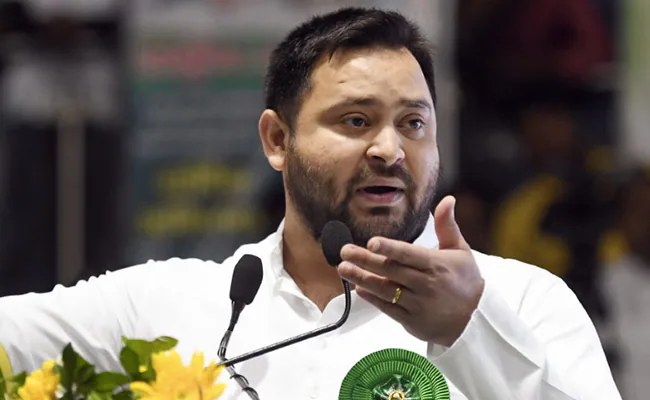 Tejashwi बोले- वोटर लिस्ट से नाम काटा गया, लेकिन रिकॉर्ड में मिला नाम; पत्नी राजश्री का भी नाम मौजूद