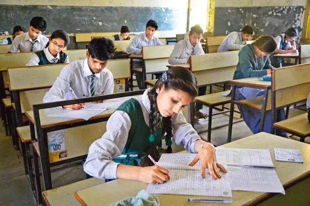 CBSE ने हटाया एडिशनल सब्जेक्ट का ऑप्शन, बिना नोटिस 1.5 लाख प्राइवेट स्टूडेंट्स पर असर
