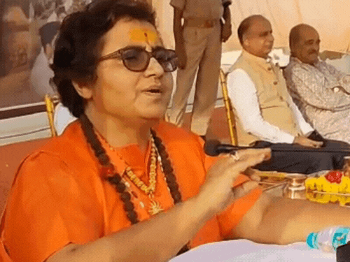 साध्वी प्रज्ञा सिंह बयान, नवरात्रि हिंदू मुस्लिम विवाद, साध्वी प्रज्ञा हिंदू महिलाएं, मुस्लिम पुरुष खतरा, भोपाल साध्वी प्रज्ञा न्यूज, हिंदू मुस्लिम संबंध, Madhya Pradesh News, Desh Harpal News