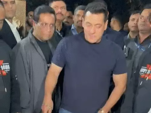 Salman Khan का बर्थडे सेलिब्रेशन: धोनी समेत कई सितारे पहुंचे