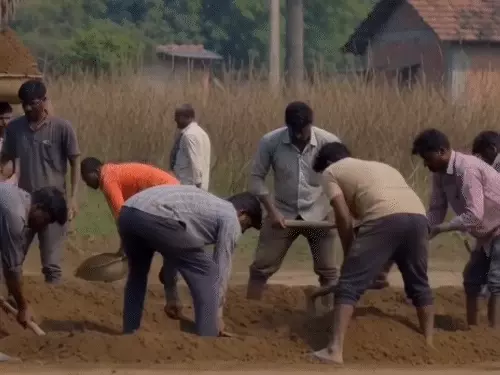 मोदी सरकार MGNREGA को खत्म करने की तैयारी में? ‘विकसित भारत–जी राम जी’ बिल को लेकर सियासी हलचल तेज