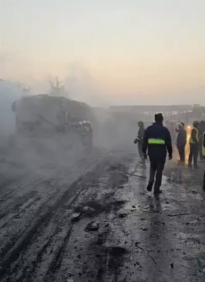 Mathura Yamuna Expressway पर भीषण हादसा: कोहरे में 8 बसें और 3 कारें टकराईं