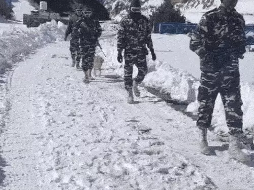 सर्दी का कहर: Uttarakhand के कालापानी में पारा माइनस 35°, यूपी में कोहरे से बड़ा हादसा