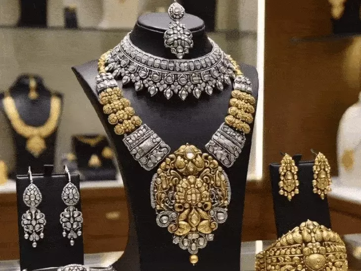 Silver के दामों में बड़ी गिरावट, आज ₹28 हजार सस्ती; सोना भी ₹3 हजार टूटा