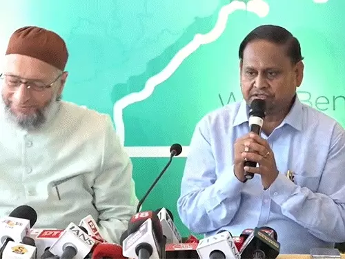 देश की राजनीति में चुनावी हलचल तेज हो गई है। इसी बीच BJP ने बड़ा बयान देते हुए कहा है कि Asaduddin Owaisi पश्चिम बंगाल में अपनी पकड़ बनाने की कोशिश कर रहे हैं।