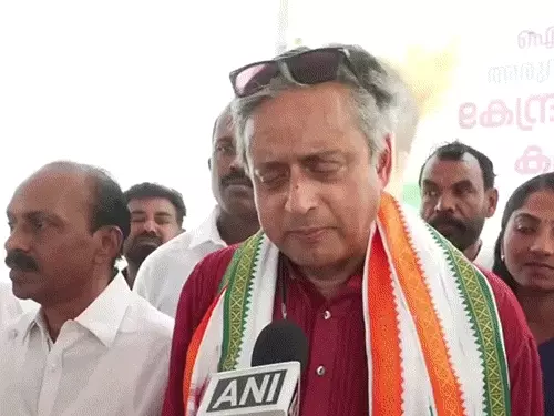 Kerala CM का राहुल गांधी पर बयान, सियासत गरम; शशि थरूर बोले- खबरें बेबुनियाद