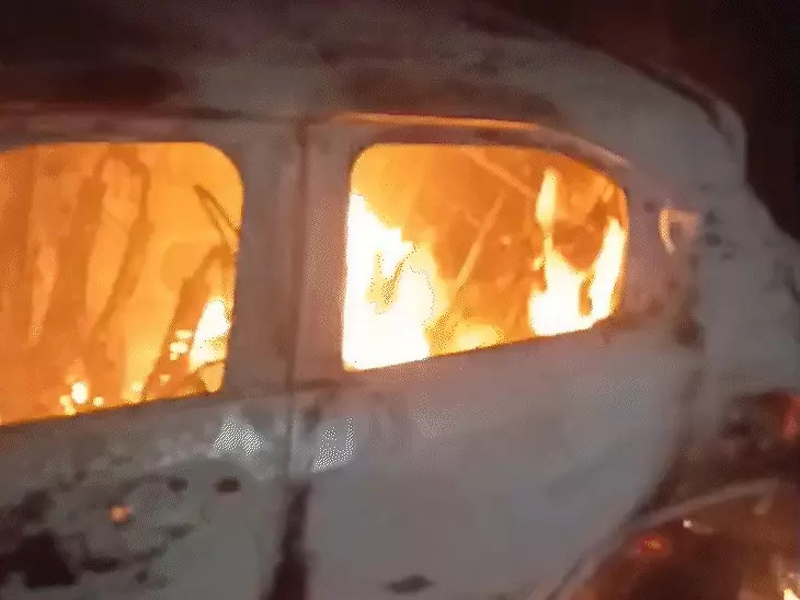 सागर में चलती कार बनी आग का गोला: डॉक्टर की पत्नी जिंदा जली, मामला संदिग्ध