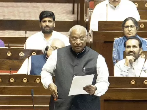 IRAN युद्ध को लेकर संसद में हंगामा, लोकसभा में शोर-शराबा, जयशंकर बोले– भारतीयों को पहले ही किया था अलर्ट