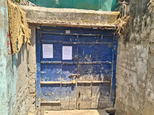 खंडवा में अवैध कारखाने पर बड़ी कार्रवाई, इमलीपुरा में ध्वस्तीकरण शुरू