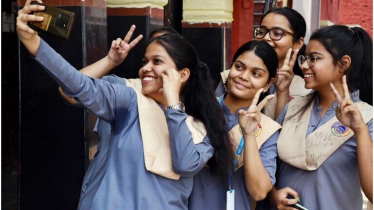 MP Board Result 2026: बेटियों का जलवा बरकरार, तीसरी बार मारी बाजी