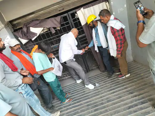 बिलासपुर में अतिक्रमण पर बड़ी कार्रवाई: डीमार्ट की 15 फीट ग्रिल हटाई, होंडा शोरूम पार्किंग सील