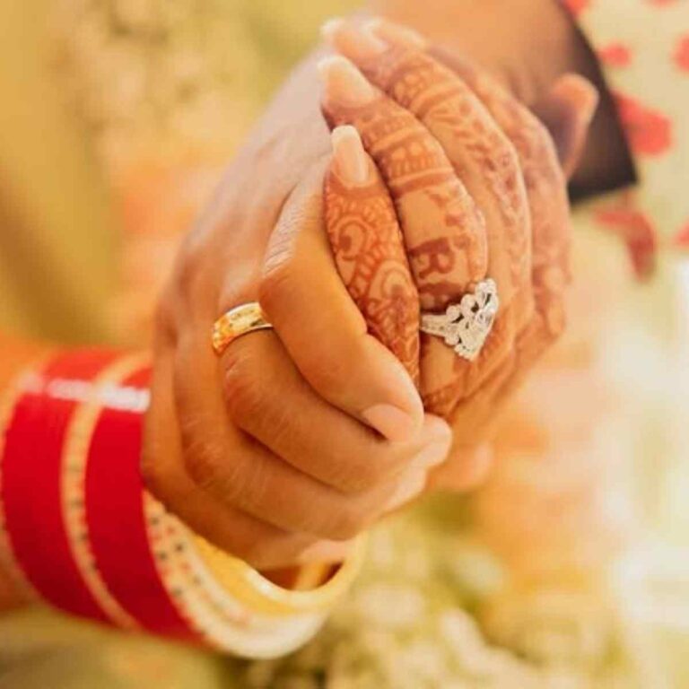 Bollywood Casting Director Secret Wedding: पति का चेहरा नहीं दिखाया, फोटो शेयर कर फैंस को दिया सरप्राइज | गुपचुप रचाई शादी