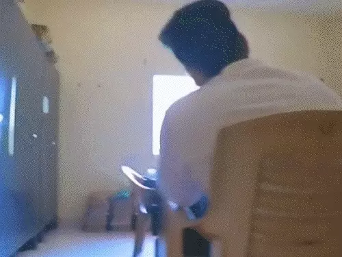 बिलासपुर में अनोखा विरोध:फाइलके लिए सालभर चक्कर काटने पर युवक बादाम लेकर पहुंचा ऑफिस, 2 अफसर अटैच