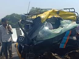 Maharashtra Accident ठाणे में दर्दनाक हादसा, वैन-ट्रक टक्कर में 11 लोगों की जान गई