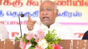 Political Row खड़गे बोले “मोदी आतंकवादी”, फिर कहा- गलत समझा गया बयान