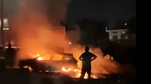 Mirzapur Road Accident मुंडन से लौटते वक्त भीषण हादसा, 9 लोग बोलेरो में जिंदा जले