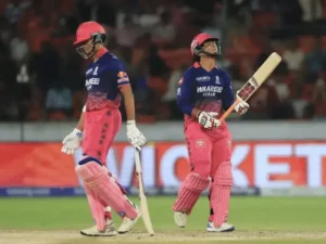 IPL में ऐतिहासिक डेब्यू: Praful ने पहले ही ओवर में झटके 3 विकेट