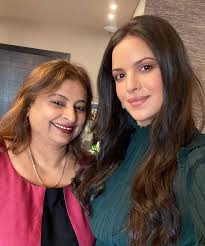 Divorce के बाद भी Strong Bond! Hardik Pandya की मां संग दिखीं Natasa, Family Love ने किया Fans को Surprise