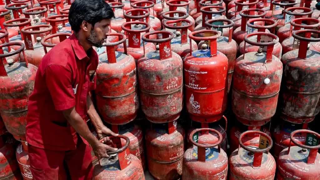 LPG Supply Update: गैस की नहीं होगी किल्लत | Government का नया प्लान, इन लोगों को मिलेगा Priority Cylinder