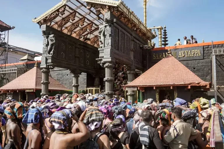 Sabarimala विवाद: सरकार ने Supreme Court से कहा- धार्मिक मामलों में न हो दखल