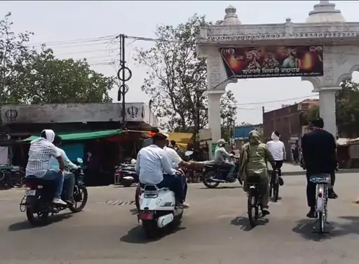 खंडवा विधायक कंचन तनवे साइकिल से पहुंचीं दादा दरबार, PM मोदी की अपील से ली प्रेरणा