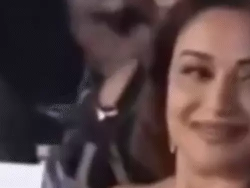 Madhuri Dixit Deepfake Video: माधुरी दीक्षित का फेक वीडियो वायरल, AI तकनीक के गलत इस्तेमाल पर फिर उठे सवाल