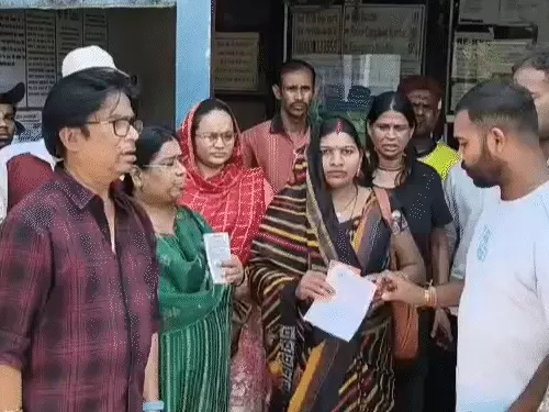 बिलासपुर में गैस एजेंसी पर कालाबाजारी का आरोप, उपभोक्ताओं ने किया हंगामा