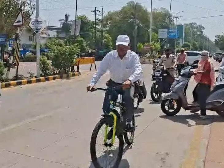 MP हाईकोर्ट के जस्टिस साइकिल से पहुंचे कोर्ट, PM मोदी की फ्यूल बचाने की अपील का दिखा असर