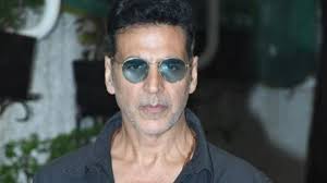 Akshay Kumar Health Update: आंखों की Surgery के बाद काम से दूरी, डॉक्टरों ने दी आराम की सलाह