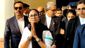 Calcutta High Court में Mamata Banerjee का नया अंदाज, Lawyer Robe में खुद रखा पक्ष