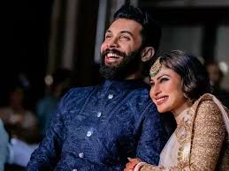 Mouni Roy & Suraj Nambiar Divorce इंस्टाग्राम Unfollow के बाद बढ़ी तलाक की अटकलें