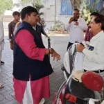 उज्जैन सांसद अनिल फिरोजिया ने दिया फ्यूल बचाने का संदेश, ई-बाइक से पहुंचे पेट्रोल पंप