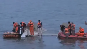 MP Cruise Accident: कार्रवाई तेज, पायलट समेत 3 बर्खास्त, 4 लोग अब भी लापता