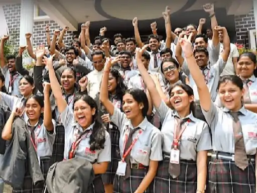 CBSE 12वीं रिजल्ट 2026: नवोदय और केंद्रीय विद्यालय आगे, निजी स्कूल सबसे पीछे