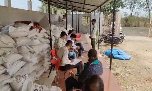 सागर में बड़ा अनाज घोटाला? वेयरहाउस में पहुंचा 90% मिट्टी मिला गेहूं, जांच के आदेश