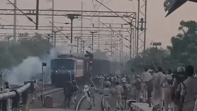 Patna Railway Station पर छात्रों का हंगामा, 6 घंटे तक रुकी ट्रेनें