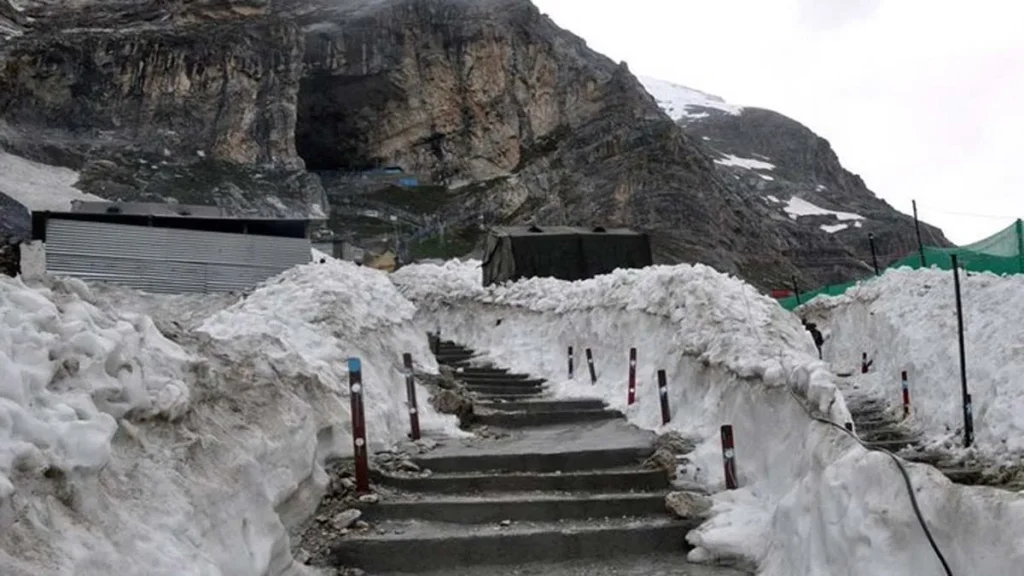 Amarnath Yatra 2026: यात्रा से पहले हाई लेवल सुरक्षा समीक्षा, बालटाल बेस कैंप पहुंचे मनोज सिन्हा