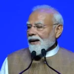 PM Modi in Paris: 25 करोड़ भारतीयों को गरीबी से बाहर निकालने का दावा, आवास योजनाओं की सफलता का किया जिक्र