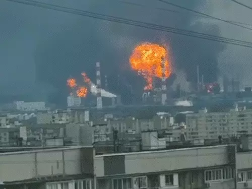 Russia-Ukraine War: यूक्रेन ने रूस पर किया सबसे बड़ा ड्रोन हमला, 1000 से ज्यादा ड्रोन और मिसाइलें दागीं