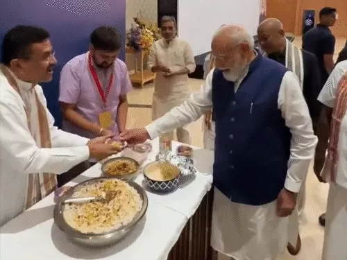 NDA Meeting in Bharat Mandapam: PM Modi का ‘Jhalmuri Moment’ Viral, नेताओं के साथ दिखा अनोखा अंदाज़
