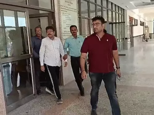 सागर में रेलवे के सेक्शन इंजीनियर को CBI ने 1 लाख की रिश्वत लेते रंगे हाथ पकड़ा