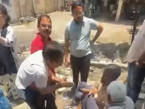 बिलासपुर में पूर्व महापौर और बेटे पर बिल्डर से मारपीट का आरोप, CCTV वीडियो वायरल
