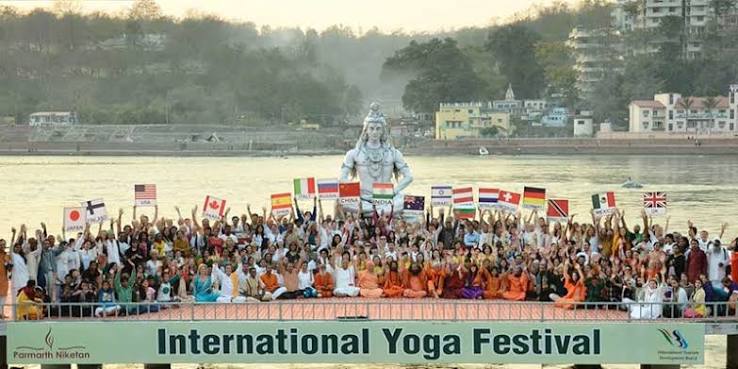 International Yoga Day 2026 Celebration: India में लद्दाख से ऋषिकेश तक योग का अद्भुत नजारा