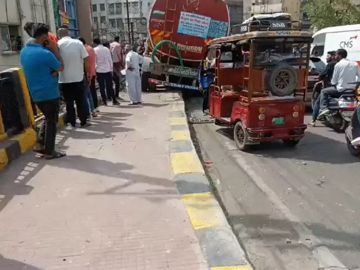 इंदौर में बेकाबू हुआ नगर निगम का पानी टैंकर, कई वाहनों को मारी टक्कर; 4 घायल