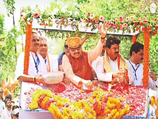 सड़क पर सियासी संग्राम: CM का कांग्रेस पर तीखा हमला, बोले- विकास नहीं दिखता, सिर्फ विरोध करते हैं प्रदेश अध्यक्ष
