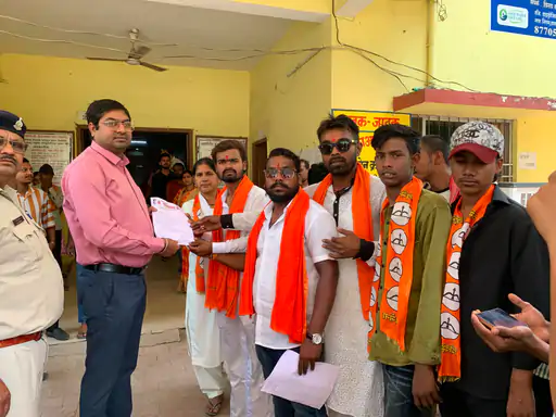 रायपुर में मूलभूत सुविधाओं को लेकर शिवसेना का प्रदर्शन, नगर निगम को सौंपा ज्ञापन