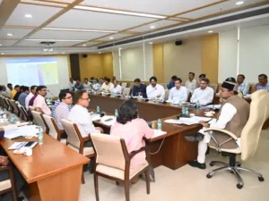 Bhopal News: मंत्री ने अधिकारियों को दिए सख्त निर्देश, कहा- भू-माफियाओं पर कार्रवाई कर शहर को अतिक्रमण मुक्त बनाएं